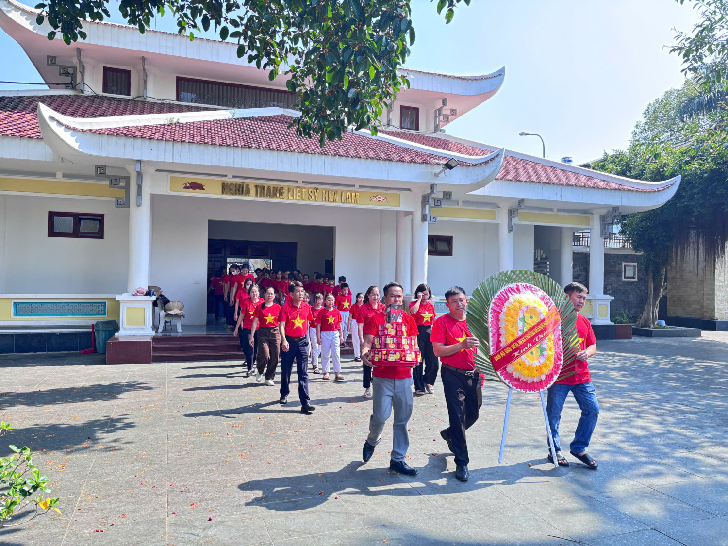TRƯỜNG TIỂU HỌC HIM LAM TỔ CHỨC LỄ DÂNG HƯƠNG TƯỞNG NIỆM CÁC ANH HÙNG LIỆT SĨ