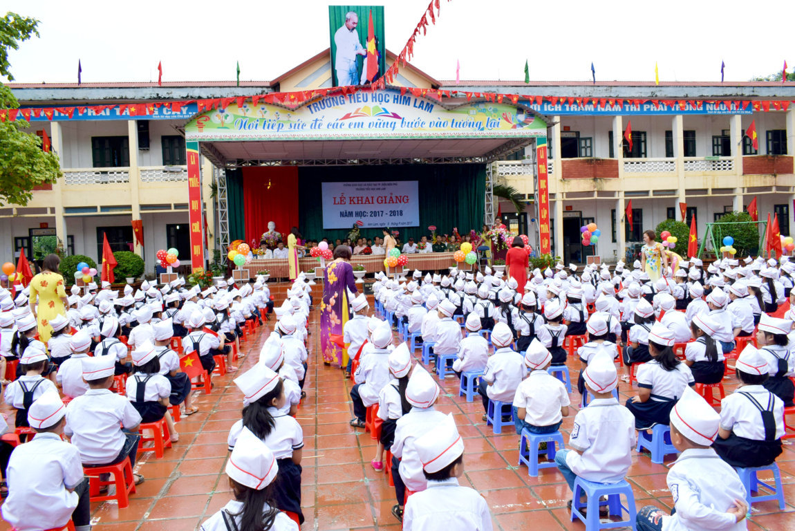 TƯNG BỪNG LỄ KHAI GIẢNG NĂM HỌC 2017 - 2018