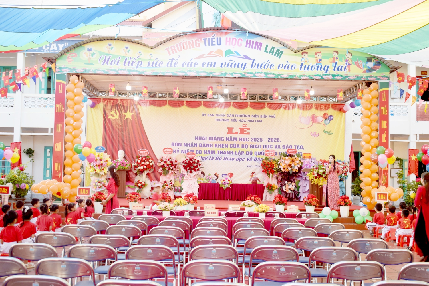 TRƯỜNG TIỂU HỌC HIM LAM TỪNG BỪNG KHAI GIẢNG NĂM HỌC 2025-2026, VINH DỰ ĐÓN NHẬN BẰNG KHEN CỦA BỘ GIÁO DỤC VÀ ĐÀO TẠO